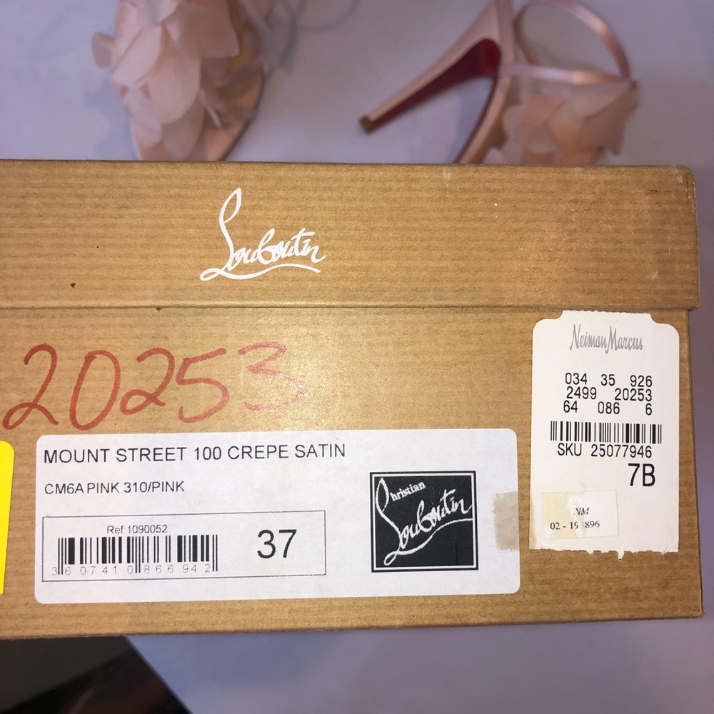 Christian Louboutin Soft Pink Sandal - Picture 3 of 13